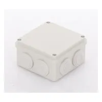 Vista 2 de Caja Derivación-Conexión de Plástico (100 X 100 X 54 mm) con 7 Glándulas de Goma. Para Instalaciones Comerciales, Residenciales e Industriales. Incluye Tornillería para su Tapa. 